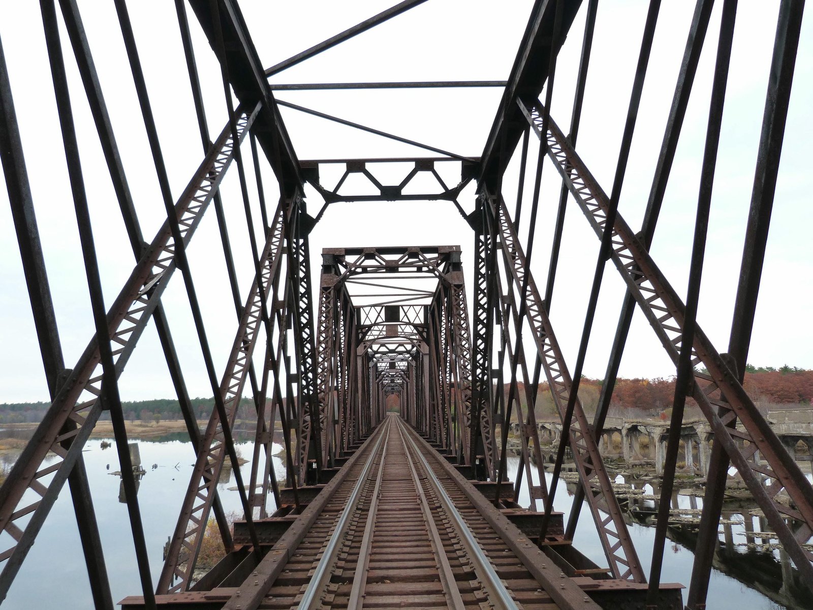 Inside truss.  Photo credit: Nathan Holth (Historicbridges.org); used with permission.